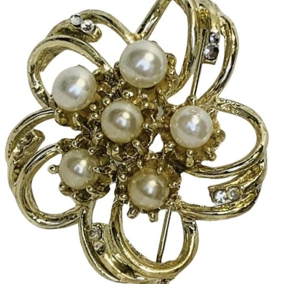 Women’s Faux White Pearl 3D Shimmering Rhinestone Gold Tone Flower Brooch Pin 2” - Picture 3 of 7